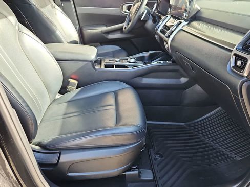 Used 2022 Kia Sorento EX w/ Panoramic Sunroof Package AWD/4WD image 22