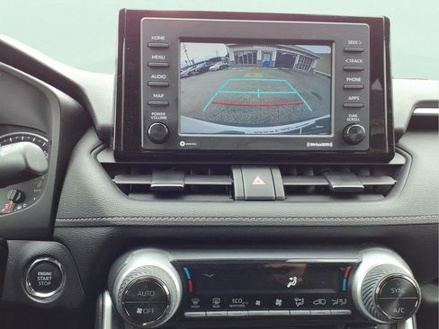 Used 2022 Toyota RAV4 XLE w/ Convenience Package image 25