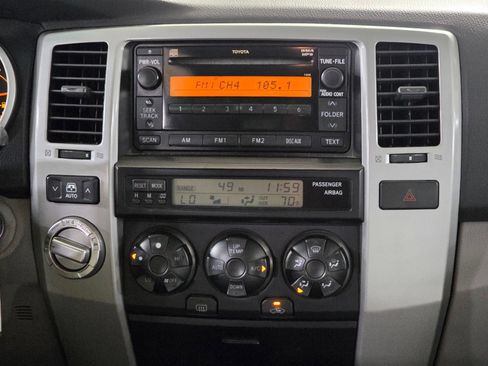 Used 2006 Toyota 4Runner SR5 AWD/4WD image 18