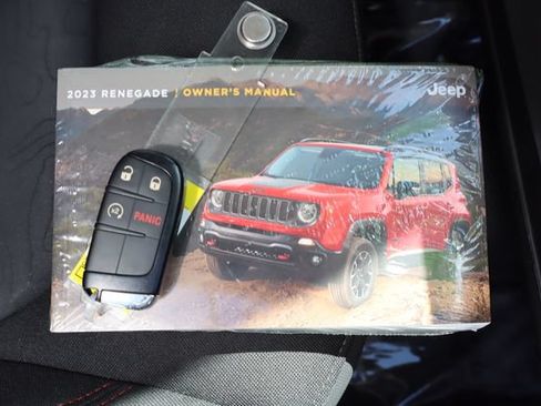 Used 2023 Jeep Renegade Trailhawk AWD/4WD image 50