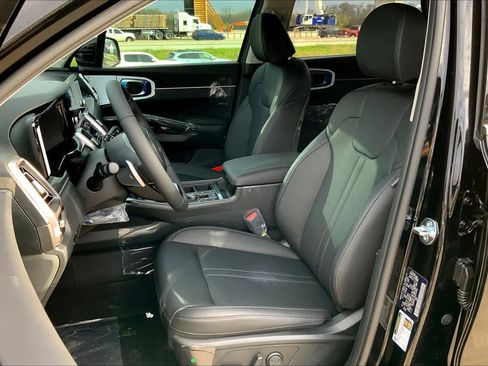 Used 2024 Kia Sorento EX image 9
