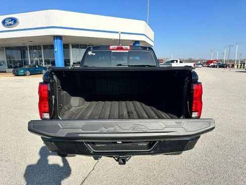 Used 2025 Chevrolet Colorado ZR2 w/ Technology Package AWD/4WD image 5