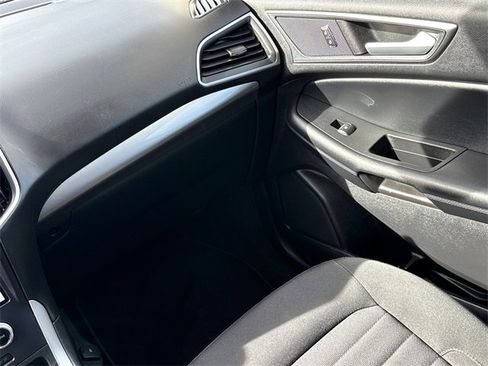 Used 2021 Ford Edge SE image 14