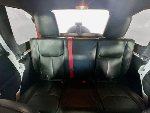 Used 2018 Jeep Wrangler Unlimited Rubicon image 13