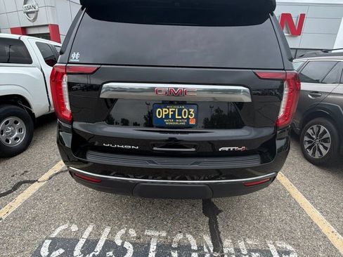 Used 2021 GMC Yukon XL AT4 w/ AT4 Premium Plus Package AWD/4WD image 12