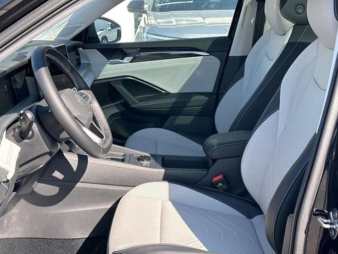 New 2025 Volkswagen Tiguan SE AWD/4WD image 16