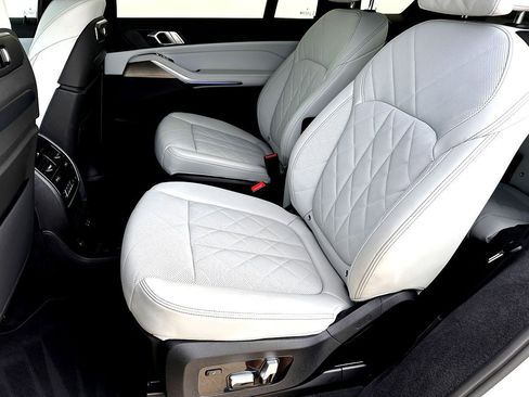 Certified 2023 BMW X7 xDrive40i w/ Premium Package image 25