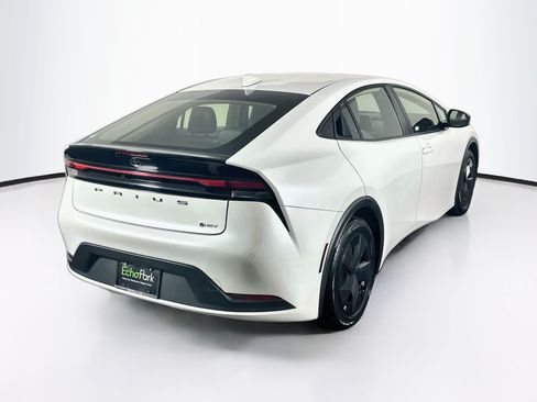 Used 2024 Toyota Prius LE FWD image 9