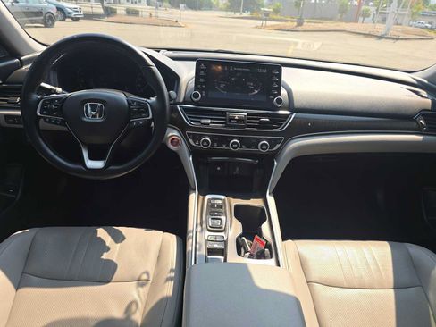 Used 2019 Honda Accord Touring image 18