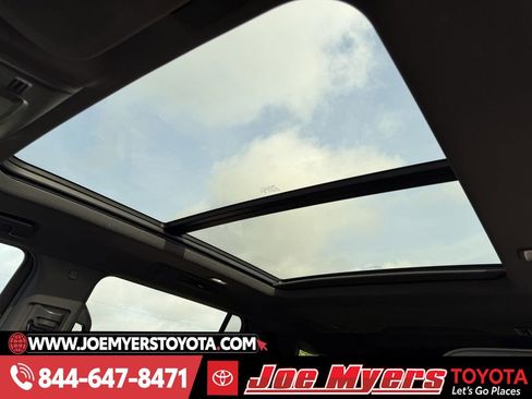 Used 2025 Chevrolet Suburban RST w/ Comfort Package image 29