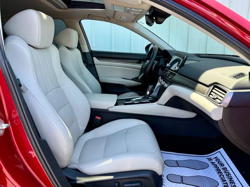 Used 2018 Honda Accord Touring image 36