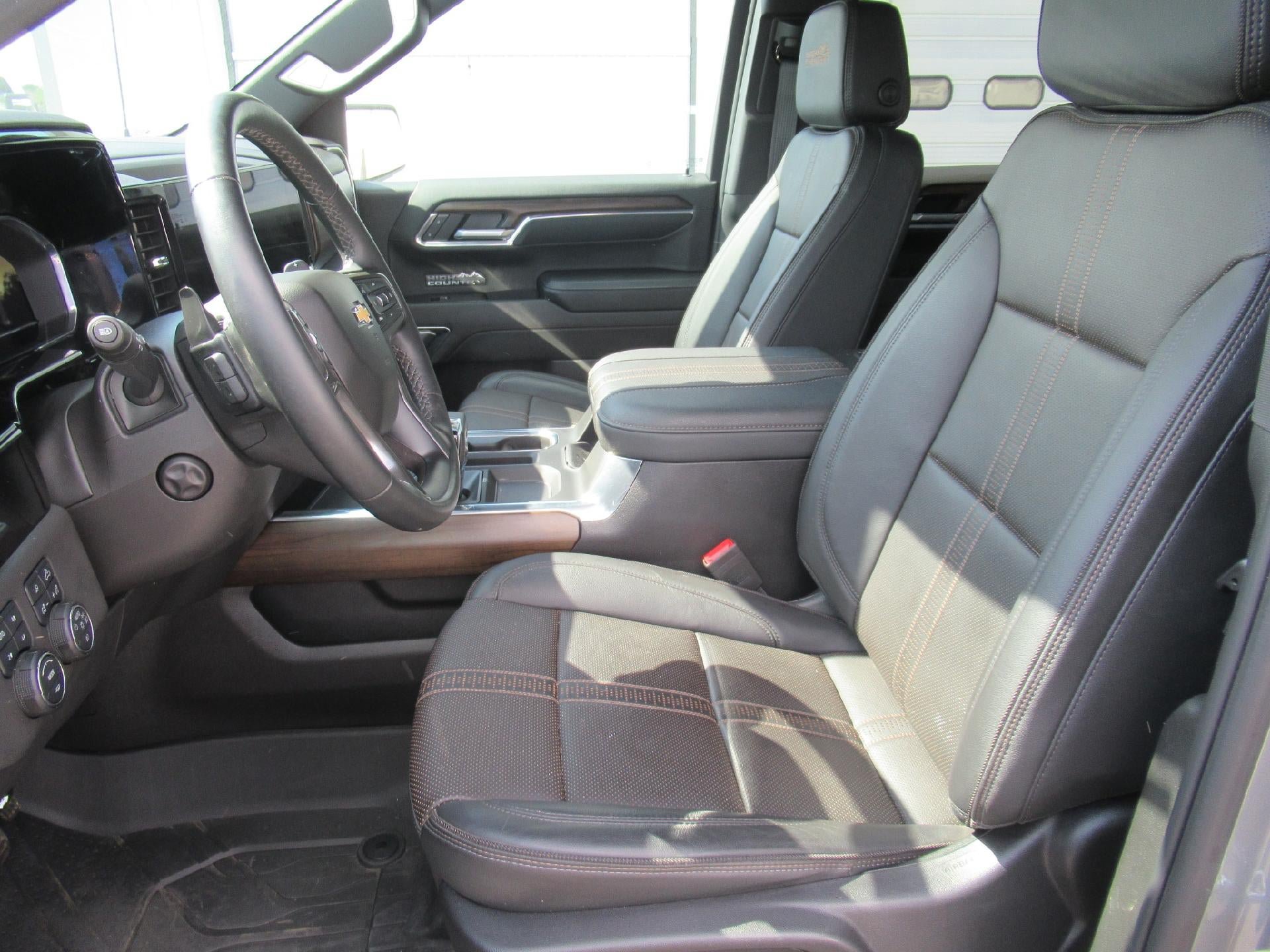 Certified 2025 Chevrolet Silverado 1500 High Country w/ Technology Package AWD/4WD image 9