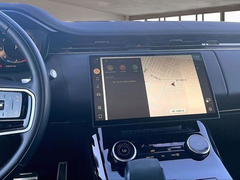 Used 2023 Land Rover Range Rover Sport SE Dynamic image 6