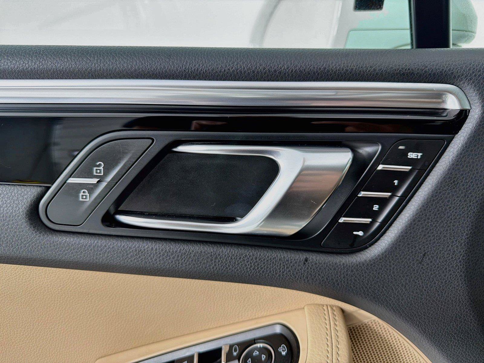 Certified 2023 Porsche Macan AWD/4WD image 8