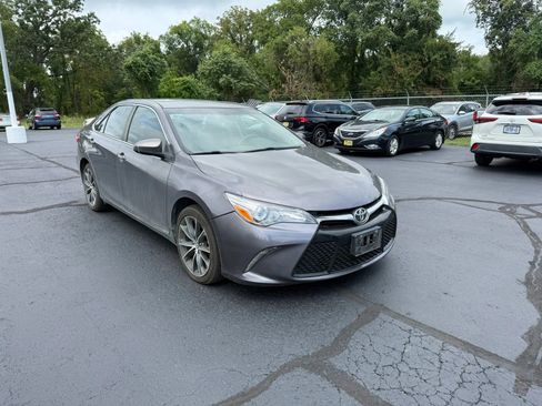 Used 2015 Toyota Camry XSE FWD image 1