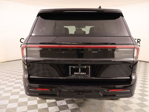 New 2026 Lincoln Navigator Premiere AWD/4WD image 23