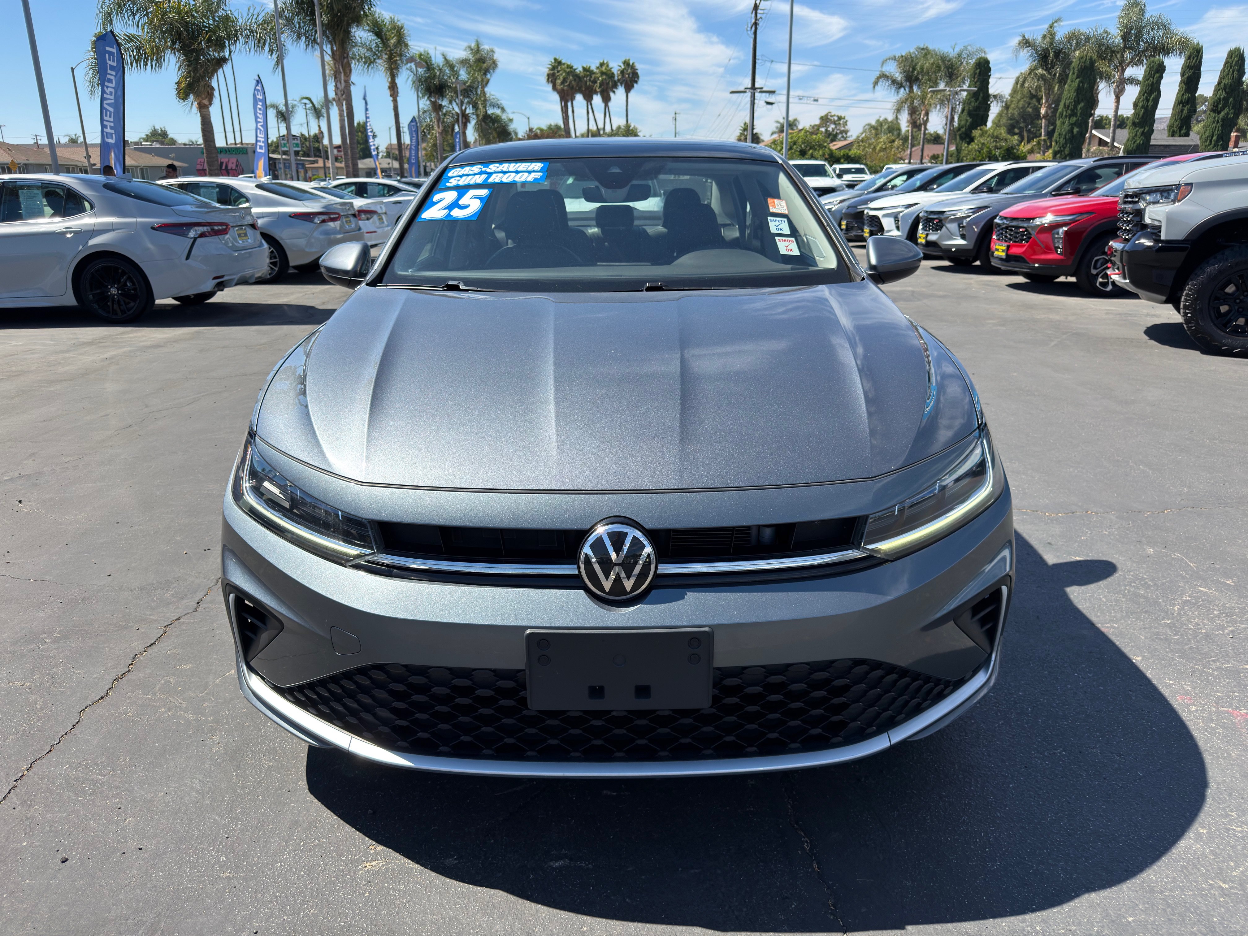 Used 2025 Volkswagen Jetta SE FWD image 3
