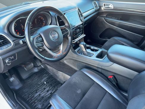 Used 2021 Jeep Grand Cherokee Laredo X image 4