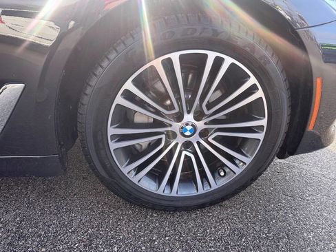 Used 2020 BMW 530i xDrive w/ Premium Package image 11