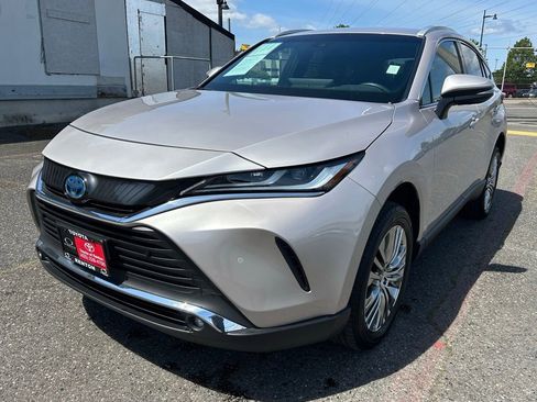 Certified 2023 Toyota Venza XLE AWD/4WD image 1