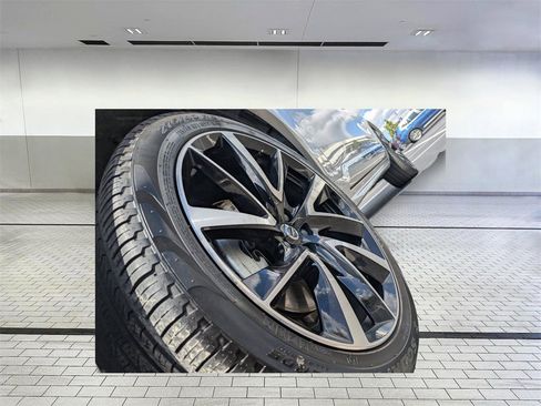 Used 2024 Volvo XC90 B5 Plus image 8