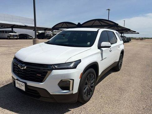 Used 2023 Chevrolet Traverse RS FWD image 1