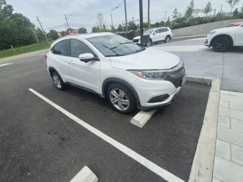 Used 2019 Honda HR-V EX image 2