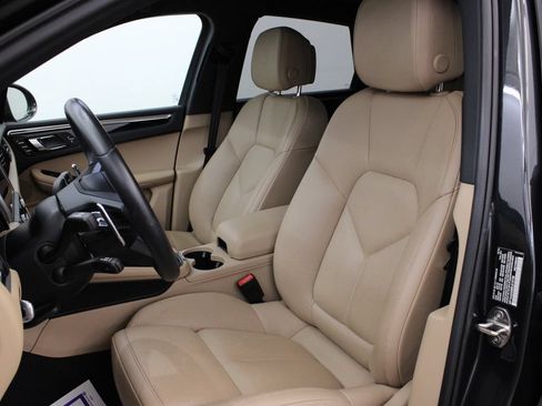 Used 2024 Porsche Macan AWD/4WD image 5