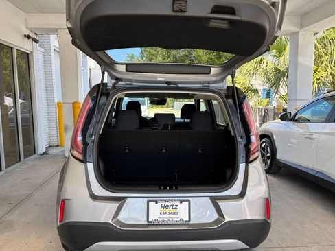 Used 2025 Kia Soul LX w/ LX Technology Package FWD image 31
