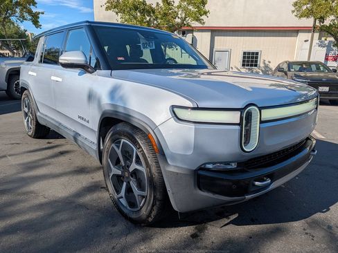 Used 2023 Rivian R1S Adventure AWD/4WD image 11