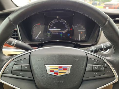 Used 2018 Cadillac XT5 Luxury w/ Driver Awareness Package FWD image 21