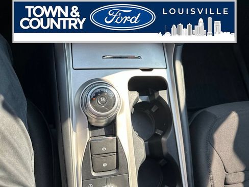 Used 2021 Ford Explorer XLT w/ Class III Trailer Tow Package AWD/4WD image 4
