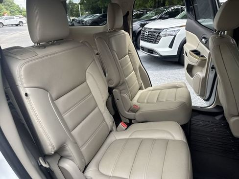 Used 2018 GMC Acadia Denali w/ Technology Package FWD image 11