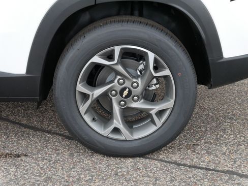 New 2026 Chevrolet Trax LT w/ LT Convenience Package FWD image 3