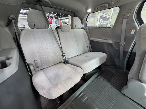 Used 2017 Toyota Sienna LE w/ Protection Package AWD/4WD image 27