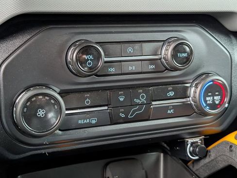 Used 2023 Ford Bronco Badlands image 18