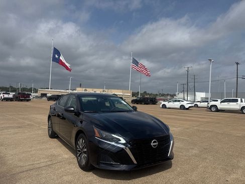 Certified 2026 Nissan Altima 2.5 SV AWD/4WD image 2