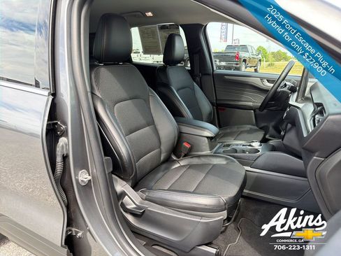 Used 2025 Ford Escape SE FWD image 15