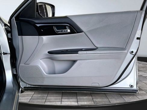 Used 2016 Honda Accord LX image 24