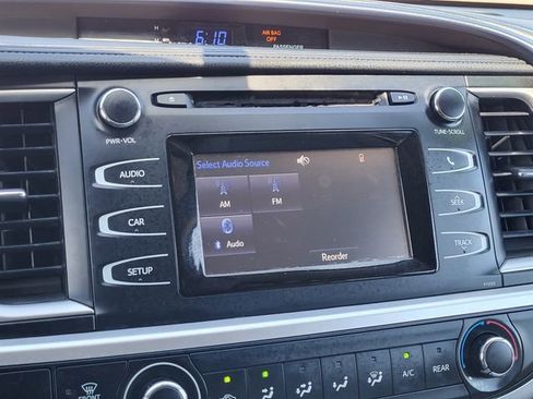 Used 2016 Toyota Highlander LE AWD/4WD image 16