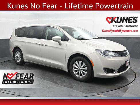 Used 2019 Chrysler Pacifica Touring Plus w/ Cold Weather Group image 1