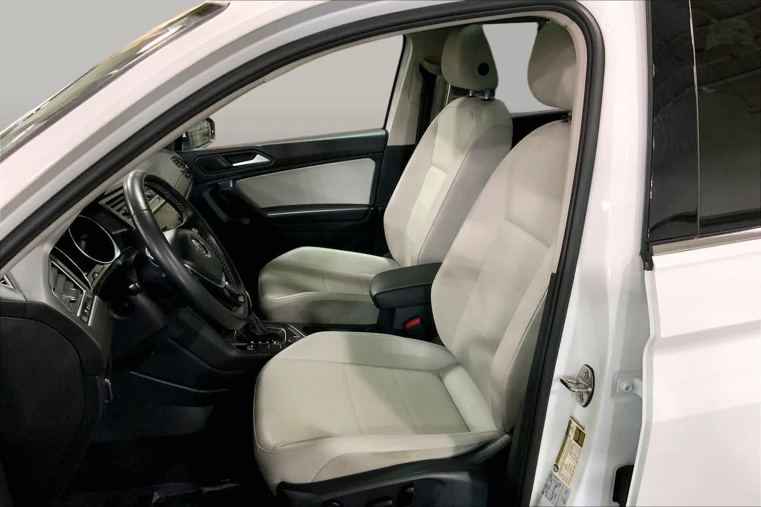 Used 2021 Volkswagen Tiguan SE w/ Panoramic Sunroof Package AWD/4WD image 8