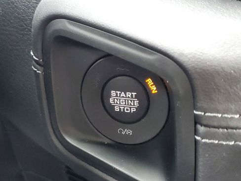 Used 2025 Jeep Wrangler Unlimited Sahara AWD/4WD image 28