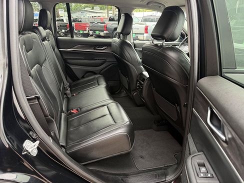 Used 2023 Jeep Grand Cherokee Limited AWD/4WD image 18