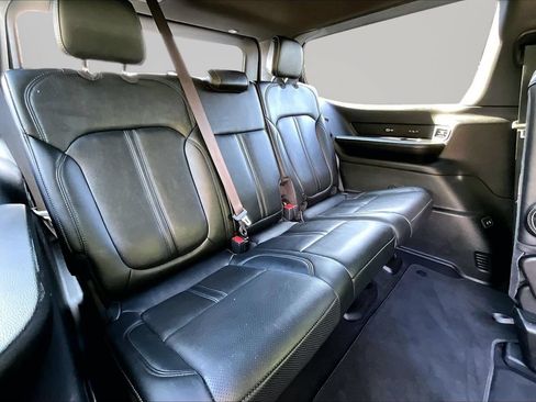 Certified 2024 Jeep Wagoneer Series III AWD/4WD image 24