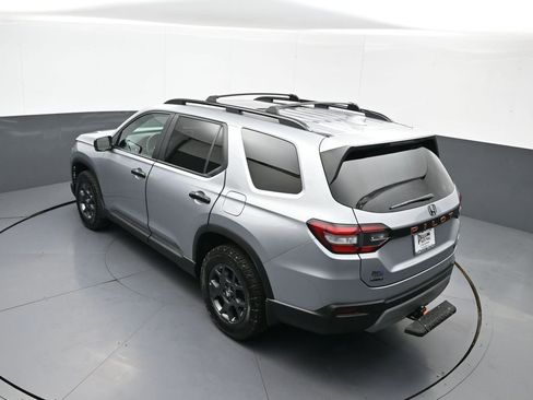 Certified 2025 Honda Pilot TrailSport image 42