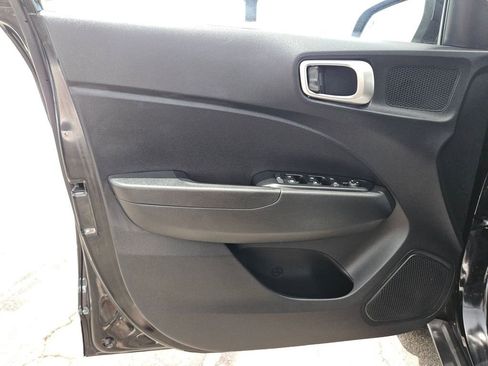 Used 2025 Hyundai Venue SEL FWD image 14