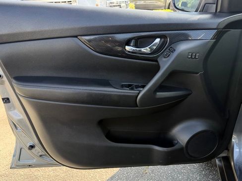 Used 2018 Nissan Rogue SL w/ Premium Package image 14