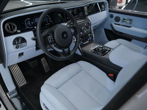 Used 2025 Rolls-Royce Cullinan AWD/4WD image 46