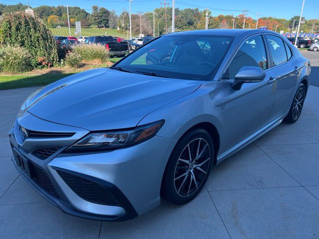 Used 2022 Toyota Camry SE FWD image 3